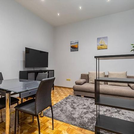 Bold Base Apartment Budapest Esterno foto