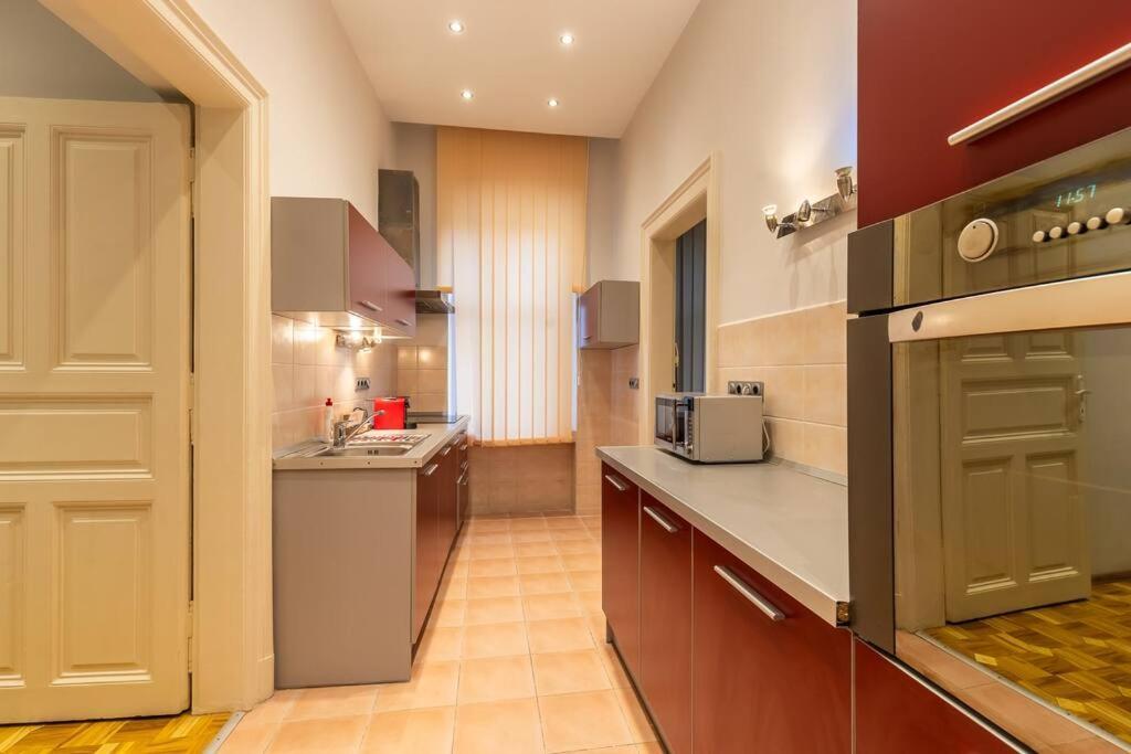 Bold Base Apartment Budapest Esterno foto