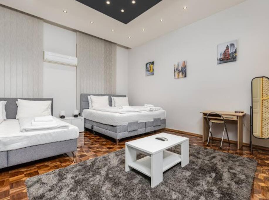 Bold Base Apartment Budapest Esterno foto