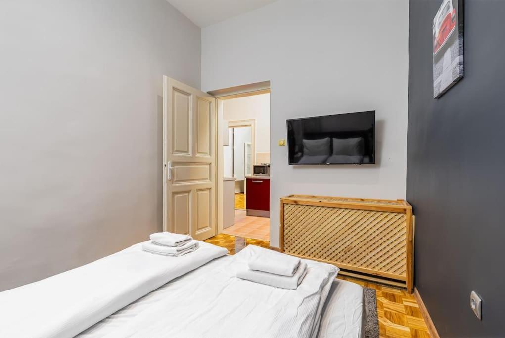 Bold Base Apartment Budapest Esterno foto