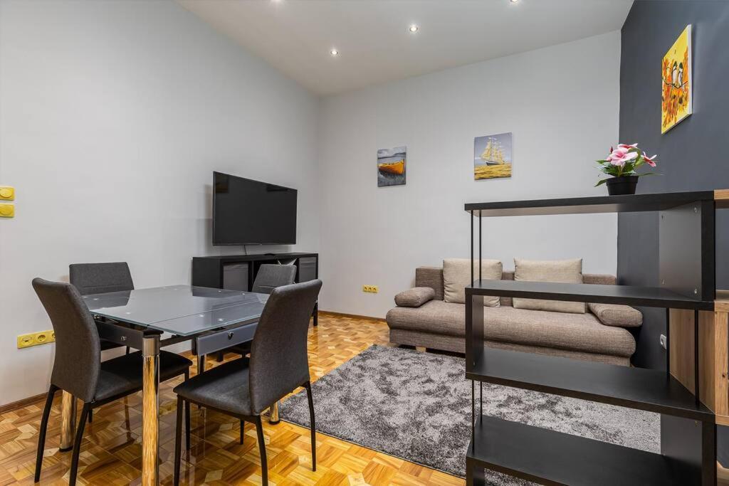 Bold Base Apartment Budapest Esterno foto