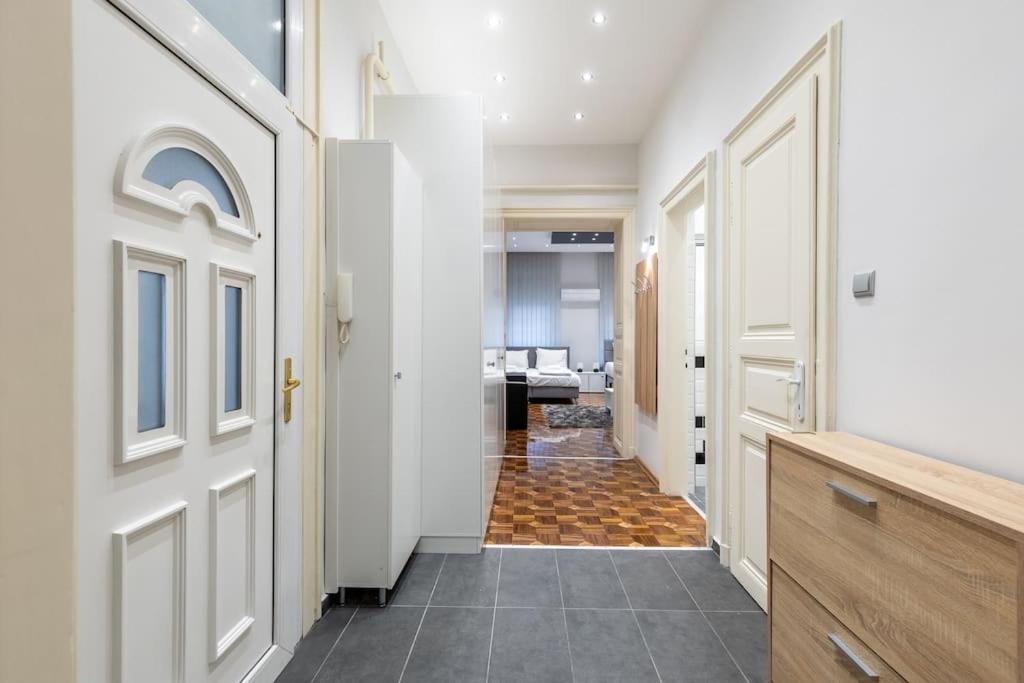 Bold Base Apartment Budapest Esterno foto